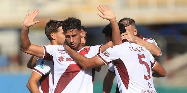 Incubo Fiorentina, battuta in rimonta dal Torino e fischiata dai tifosi: terzo ko per Grosso, gol di Mandragora e prima gioia per Abate