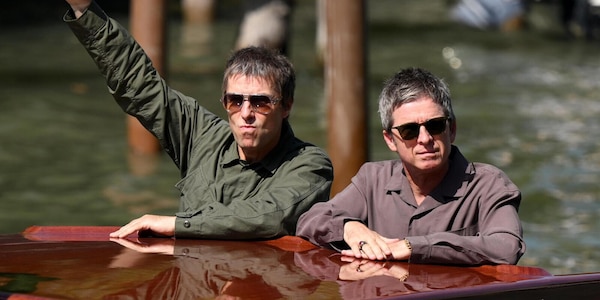 Liam e Noel Gallagher, gli Oasis sbarcano a Venezia: le foto che fanno impazzire i fan