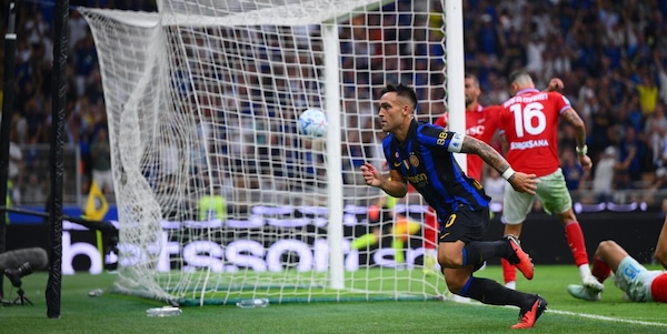 Inter, una ripresa da pazzi: la doppietta di Lautaro e il gol di Thuram mandano in estasi Chivu. Al Napoli non basta un doppio vantaggio, Allegri al secondo ko di fila