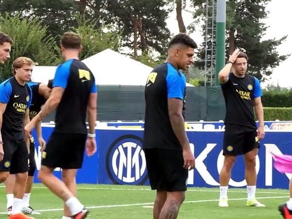 La battuta di Chivu: "Niente mano, come Lobotka"