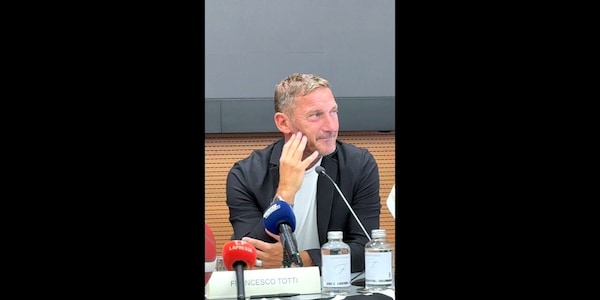 Totti show per la Maxima Roma: dal retroscena con Malagò alle occasioni calcistiche mancate all'amore eterno per i tifosi romanisti