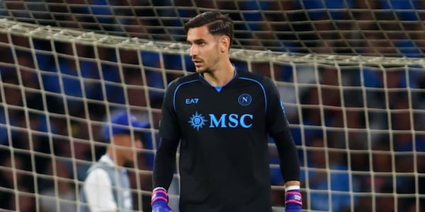 Allegri aspetta l'intervallo di Napoli-Arsenal e toglie Meret: il motivo