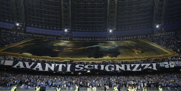 Le curve del Napoli e De Laurentiis: niente armonia al Maradona. Perché i tifosi lo contestano