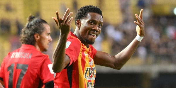 Prima vittoria per il Benevento: 3-1 al Verona. Il Pisa crolla in casa, l'Arezzo passa a Empoli nel derby
