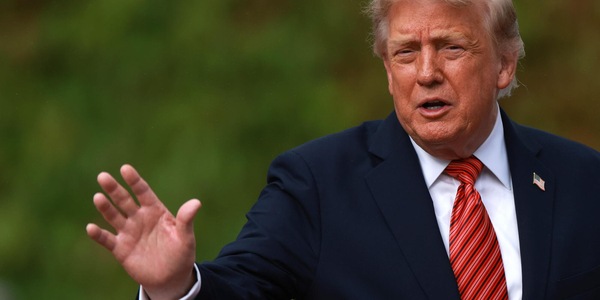 Trump, 'Zelensky smetta di colpire le raffinerie russe'