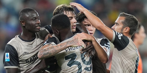 A Sarri non basta Scamacca, Atalanta ancora ko: Mendy e Maldini fanno sognare il Cagliari