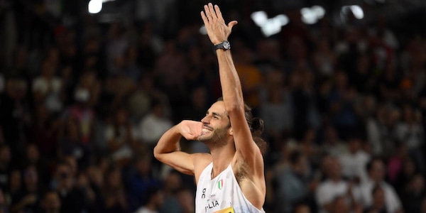 Incredibile Tamberi: salto da record e vince l'Ultimate Championship. Poi corre dalla moglie e... beve una birra!