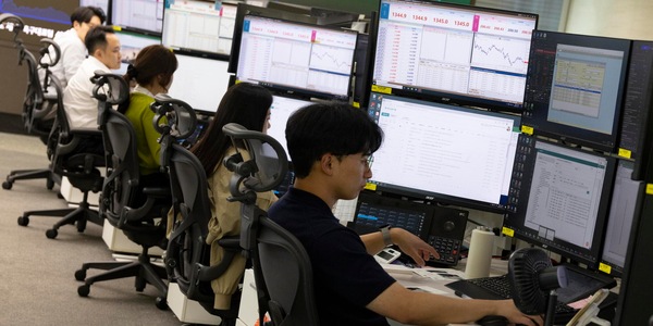 Borsa: l'Asia chiude in calo e guarda al Medio Oriente