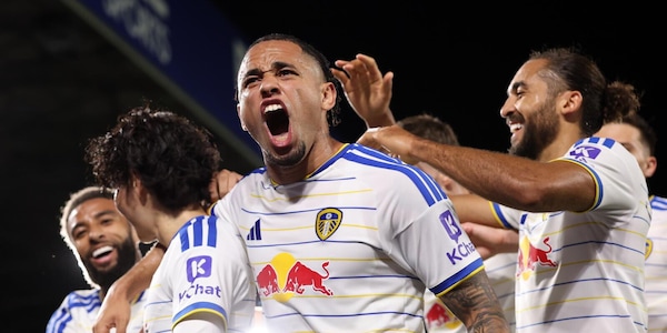 Il Leeds di Okafor travolge il Newcastle nel posticipo di Premier League: a Elland Road finisce 4-1