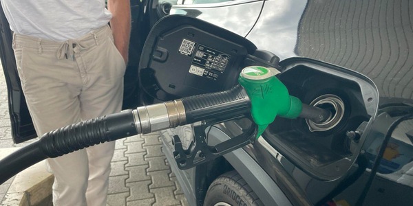 Non si fermano i rialzi per i carburanti, gasolio self in autostrada a 2,375 euro