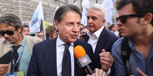 Conte, da Nova emerge mandato chiaro, no ad armi e riarmo