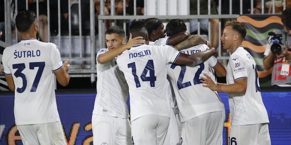 La Lazio vince a Venezia con Zaccagni e Noslin: Gattuso primo in classifica con Roma e Inter. Stroppa ultimo a zero punti