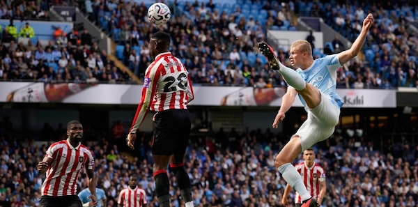 Il Manchester City resta in vetta a punteggio pieno. Colpo esterno del Liverpool