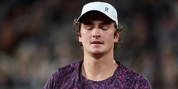 Dopo Alcaraz e Sinner anche Fonseca dice basta: salterà i tornei asiatici. Il tennis ha un problema serio