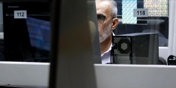 Borsa: Milano apre positiva (+0,1%) e poi scivola