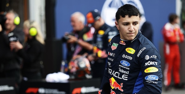 Hadjar rientra con la sua Red Bull in Azerbaijan dopo l'infortunio al polso