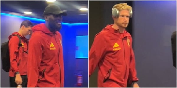 Niente interviste in Italia per De Bruyne e Lukaku: Kevin esce con le cuffie in silenzio, Romelu con la valigia ride e...