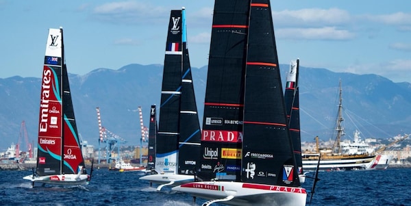 America's Cup diretta: Luna Rossa batte New Zealand e vince le regate preliminari di Napoli