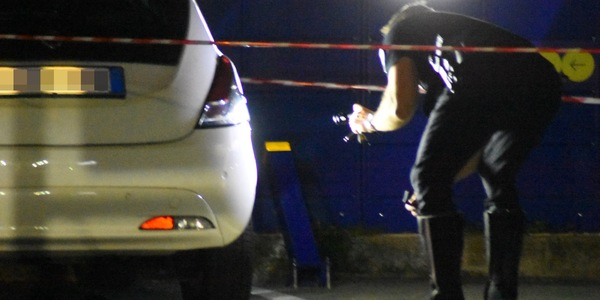 Aggredisce donna e investe due persone a Reggio Emilia, arrestato