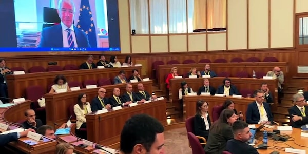 L'ok della conferenza dei servizi allo stadio della Roma: l'applauso e le parole di Gualtieri