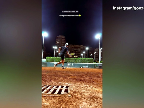 Roma, l'ex Villar si diverte a tennis