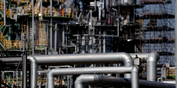 Istat, ad agosto prezzi produzione prodotti petroliferi +67,7%