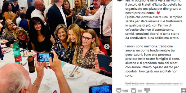 La premier a sorpresa alla festa dei Nonni di FdI alla Garbatella a Roma