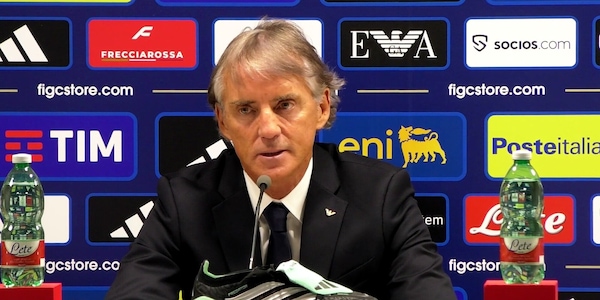 L'applauso della sala stampa a Mancini: "Solo una cosa mi manca: Luca, Luca Vialli". E il ct si emoziona