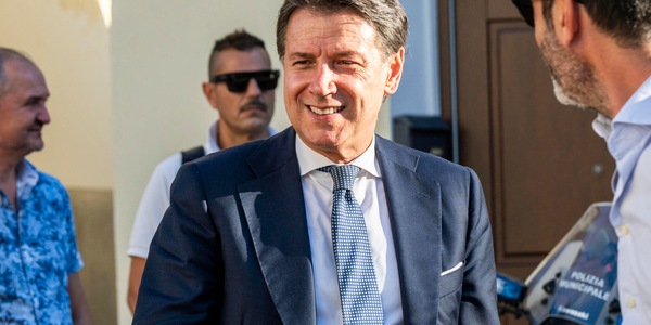 Conte, Schlein indisponibile a passo indietro, ma affrettiamoci su primarie