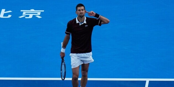 De Minaur si ritira, Djokovic trionfa a Pechino