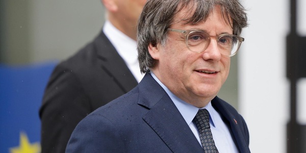 Il Tribunale Supremo ha revocato l'ordine di arresto per Puigdemont