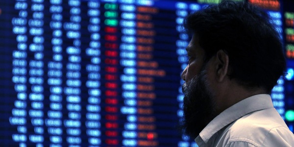 Borsa: Europa in rialzo con banche e media, frenano tlc ed energia