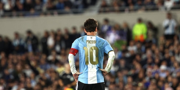 Leo Messi, è stato bellissimo: un gol, due assist, un palo e tanti brividi. Così il re ha detto addio all'Argentina