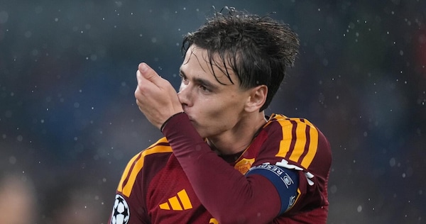 La favola di Pisilli: gol sotto la Sud davanti a Totti alla prima da capitano. E quel gesto di Malen che emoziona...