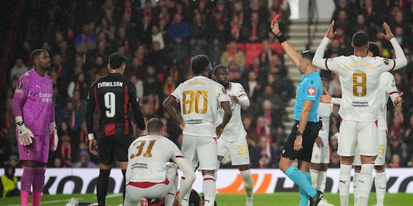 Milan travolto a Bournemouth: Maignan si fa espellere, a segno anche Kluivert