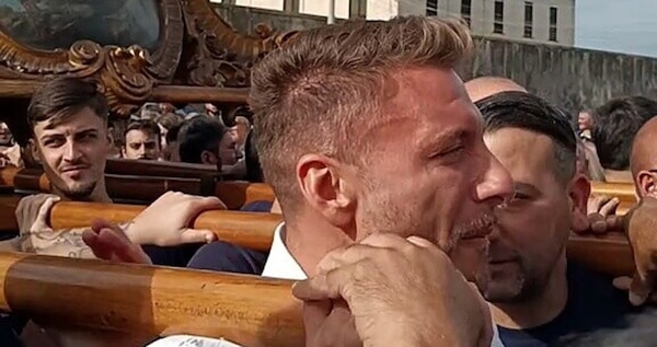 Ciro Immobile protagonista alla processione a Torre Annunziata