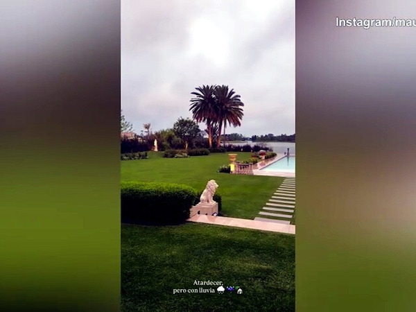 Icardi si rilassa a casa guardando la pioggia