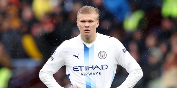 Haaland non basta: primo ko per il Manchester City e aggancio Arsenal in vetta. De Zerbi vince anche con il Chelsea