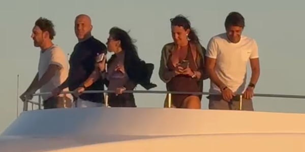 Tra padel e gite in barca tra i delfini a Sharm El Sheikh: Conte in vacanza con gli ex Juve in attesa di una nuova panchina VIDEO