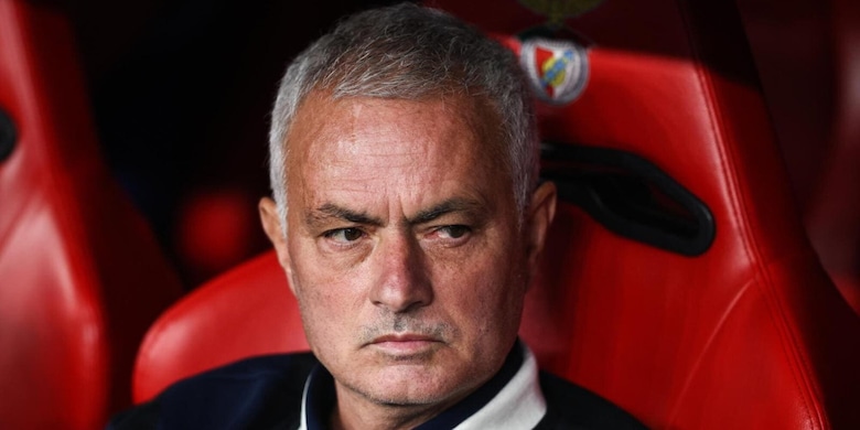Clamoroso, il Fenerbahce esonera Mourinho Clamoroso, il Fenerbahce esonera Mourinho
