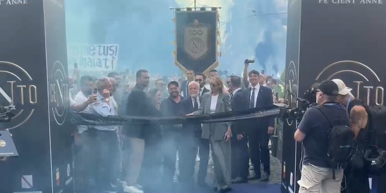 Centenario Napoli, la grande festa a Piazza del Plebiscito. De Laurentiis: "Il futuro sarà ancora più radioso" VIDEO