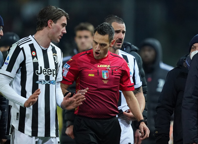 Arbitri sotto assedio, Rocchi alza il muro: il messaggio