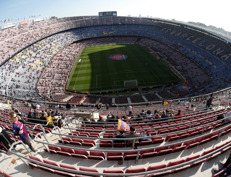 Barcellona-Napoli, la carica dei cinquemila tifosi: sarà invasione al Camp Nou