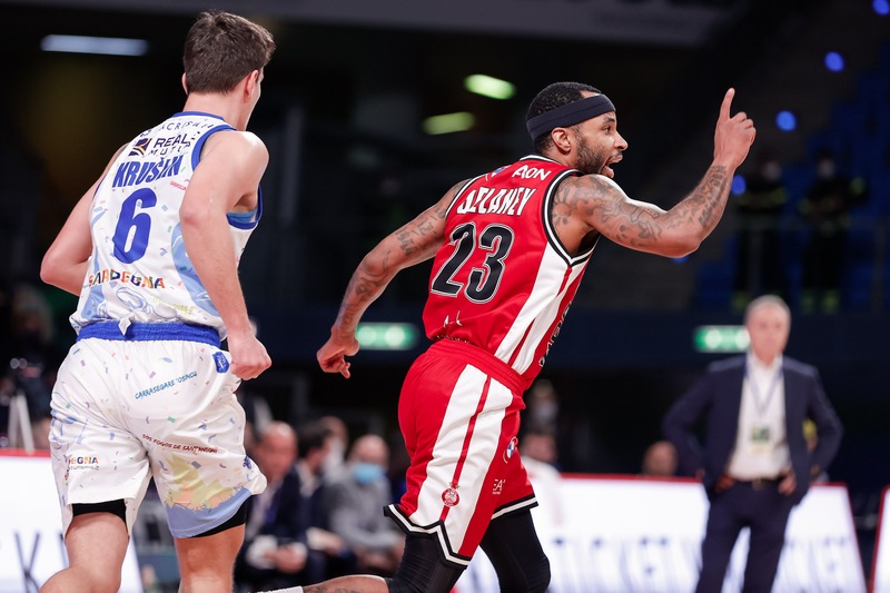 Coppa Italia, show di Delaney: Milano piega Sassari 88-68