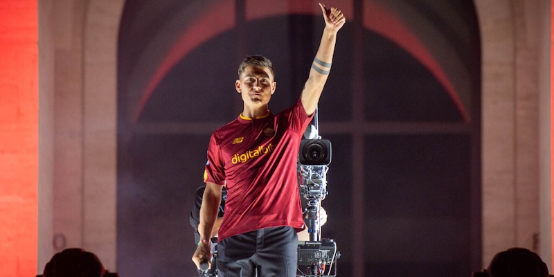 Roma, lo spettacolo del Dybala Day fa il giro del mondo