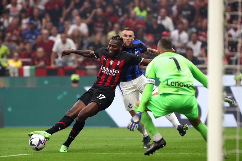 https://cdn.corrieredellosport.it/img/800/600/2022/09/03/195045785-45c69025-b3b5-481d-bf94-04776435911a.jpg Milan-Inter 3-2: Leao e Giroud trascinano Pioli, Inzaghi ko in un super derby