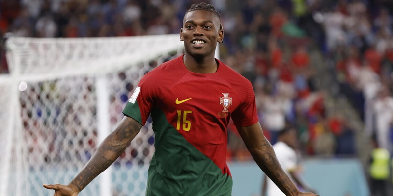 https://cdn.corrieredellosport.it/img/800/600/2022/11/24/200512261-045f5323-65bb-4802-b44f-24d2caed8f50.jpg Leao irrompe ai Mondiali: gol lampo e debutto da record