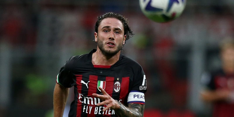 https://cdn.corrieredellosport.it/img/800/600/2022/12/06/130351218-6a044ea5-925e-4a0e-b87b-69b5dd58775b.jpg Milan, gli auguri di compleanno a capitan Calabria