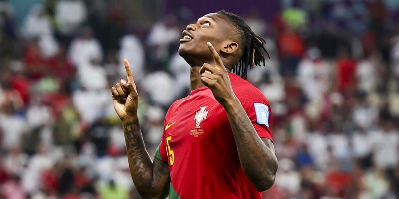 https://cdn.corrieredellosport.it/img/800/600/2022/12/08/215931194-3158d4d0-d3f7-4df6-8bcd-e869a625cba3.jpg “Leao offerto più volte al Real Madrid: risposta lapidaria dei blancos”