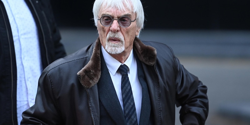 Bernie Ecclestone, altri problemi in aeroporto: arrestato in Portogallo per il possesso di un fucile